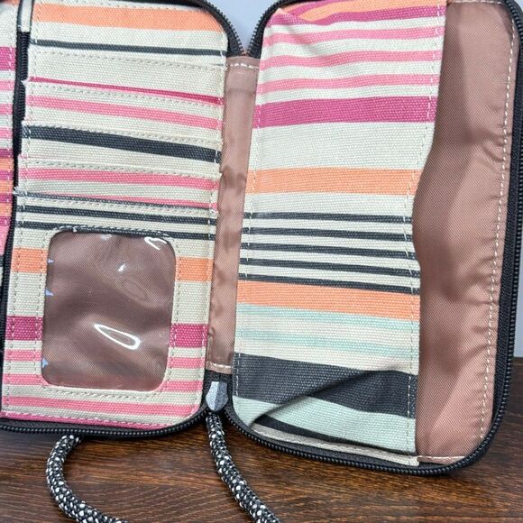 Kavu Women’s crossbody go time purse/ wallet - Picture 5 of 7